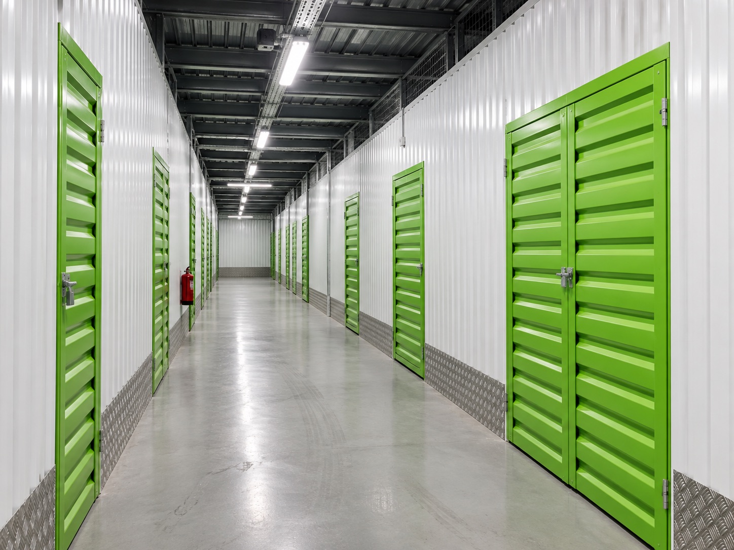 Готовый коридор склада self-storage в Санкт-Петербурге